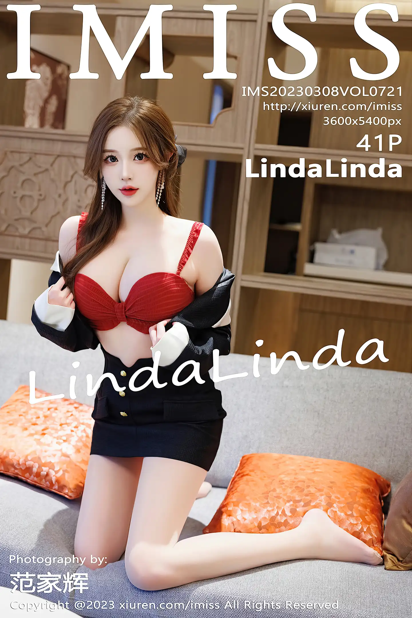 [IMISS爱蜜社]Vol.721_模特LindaLinda性感深蓝制服半脱露红色内衣秀丰满身材诱惑写真41P-秀人网 - XiuRen.Space